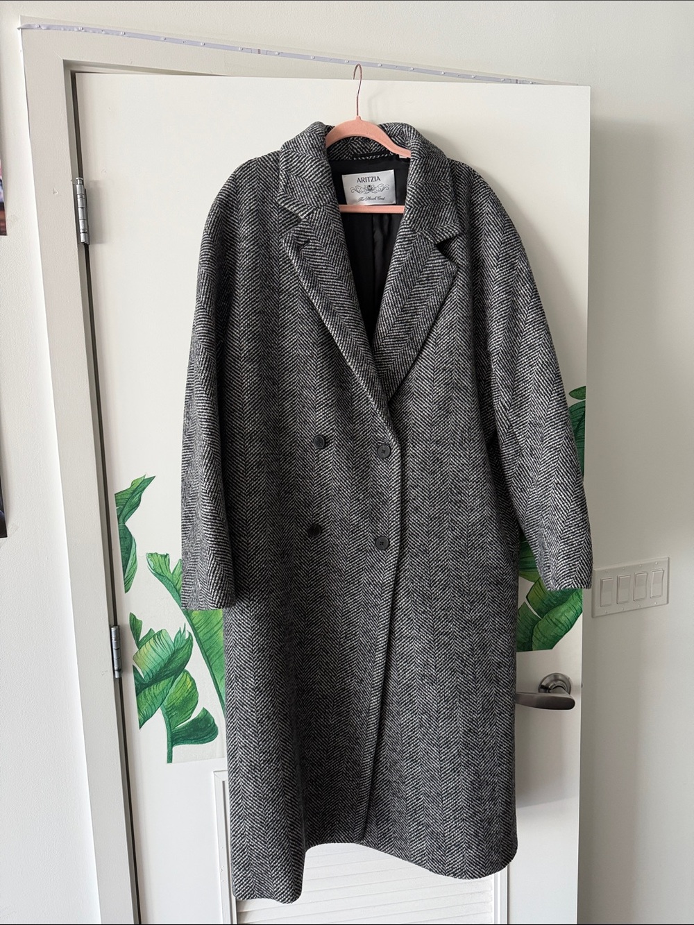 Aritzia Grey THE SLOUCH COAT like new
Herringbone Double-Breasted Wool Coat